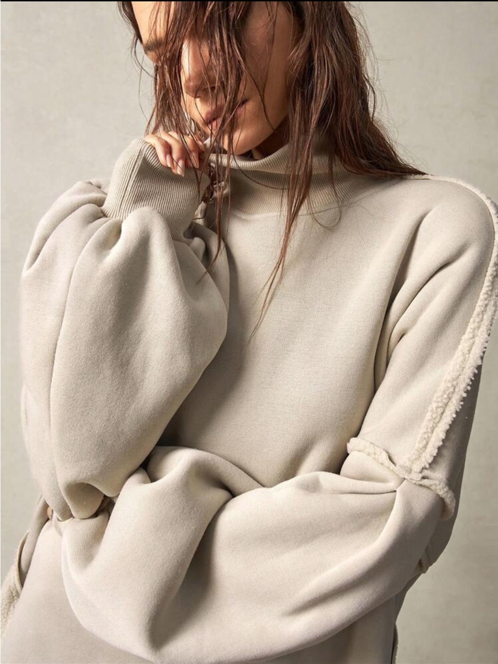 🥥 PLUS Oversized Bell-Sleeve Turtleneck 🥥 - Picture 5 of 6